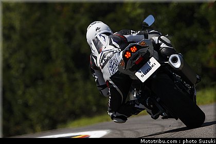 suzuki_2012_1000_gsxr_013.jpg
