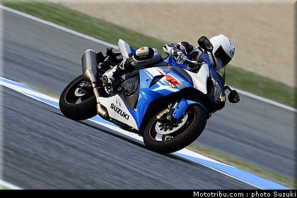 suzuki_2012_1000_gsxr_014.jpg