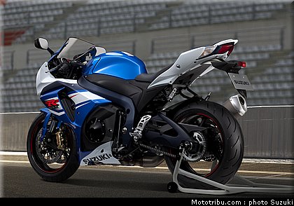 suzuki_2012_1000_gsxr_015.jpg