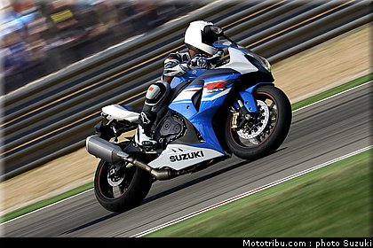 suzuki_2012_1000_gsxr_016.jpg