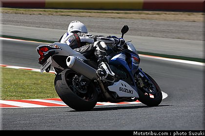 suzuki_2012_1000_gsxr_017.jpg