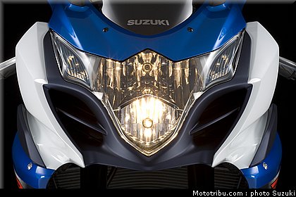 suzuki_2012_1000_gsxr_034.jpg