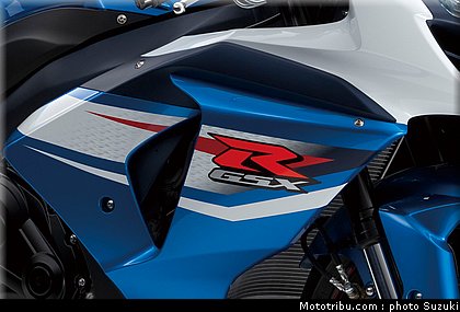 suzuki_2012_1000_gsxr_035.jpg