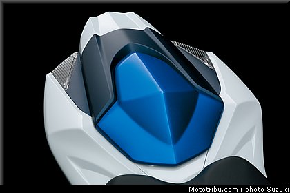 suzuki_2012_1000_gsxr_036.jpg