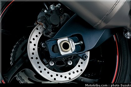 suzuki_2012_1000_gsxr_038.jpg