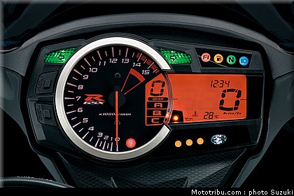 suzuki_2012_1000_gsxr_041.jpg