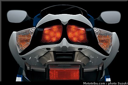 suzuki_2012_1000_gsxr_042.jpg