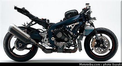 suzuki_2012_1000_gsxr_050.jpg