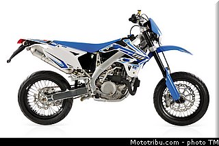 smr_450f_dx_tm_2013.jpg