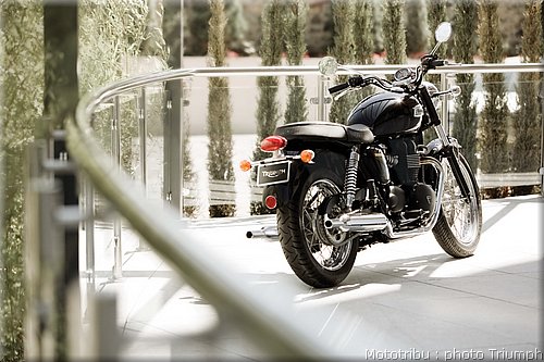 012_bonneville_black_001.jpg