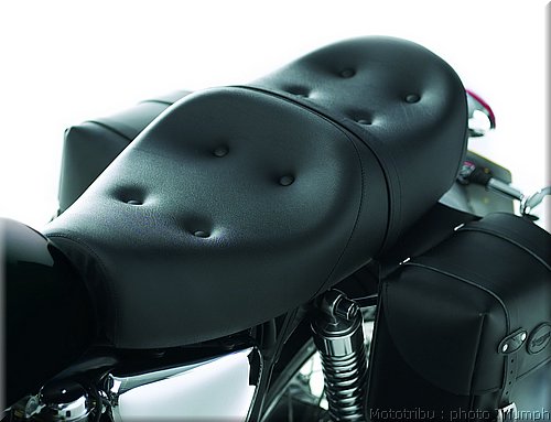 043_bonneville_king_and_queen_seat.jpg