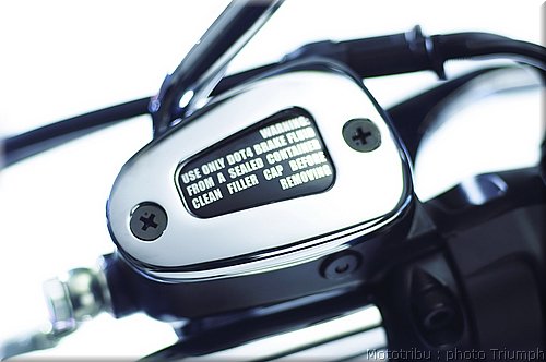 046_bonneville_master_cylinder_cover_chrome.jpg
