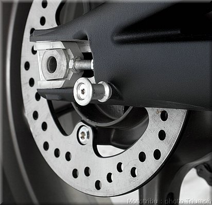 037_d675_paddock_stand_bobbins_silver.jpg