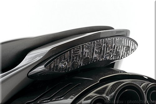 039_d675_rear_light_assembley_clear_led.jpg