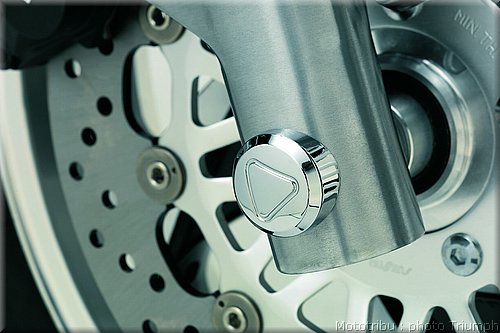 0043_rocket3_axle-nut-covers-chrome-010.jpg