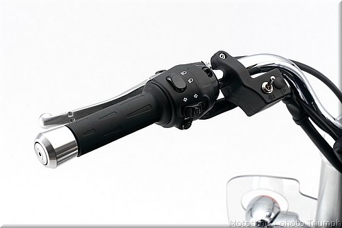 0065_rocket3_heated-grip-kit-004.jpg