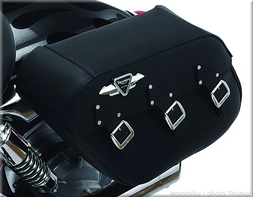 0069_rocket3_leather_panniers-031.jpg