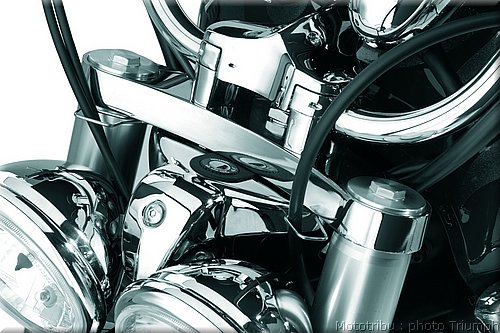 0105_rocket3_top_yoke_cover_chrome-065.jpg