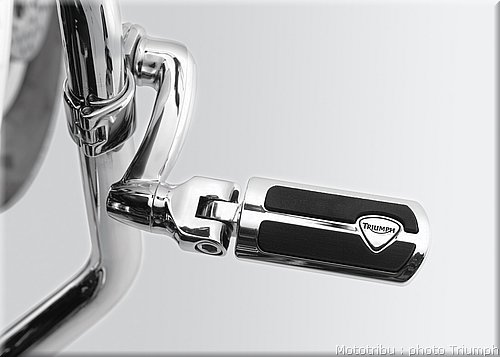 0110_rocket3_touring_adjustable_highway_peg_mount_003.jpg