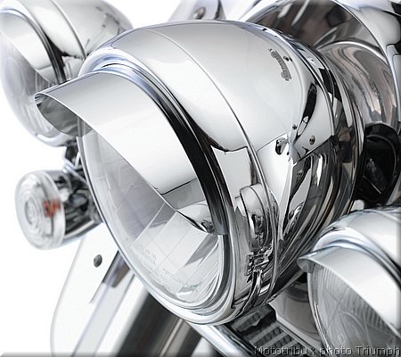 0113_rocket3_touring_chrome_headlamp_visor_006.jpg