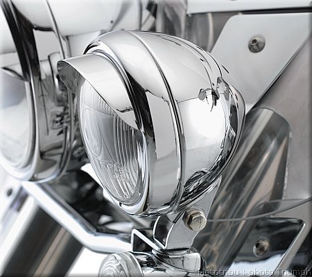 0114_rocket3_touring_chrome_lamp_visor_007.jpg