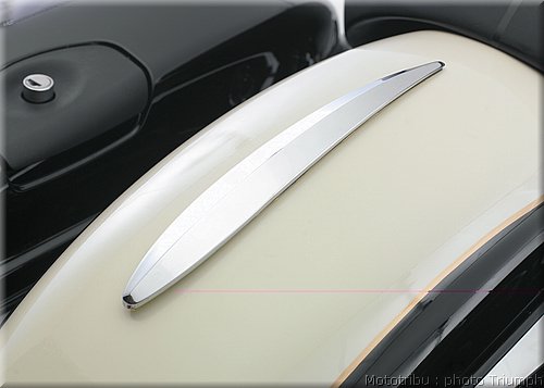 0116_rocket3_touring_chrome_rear_fender_embellisher_blade_009.jpg