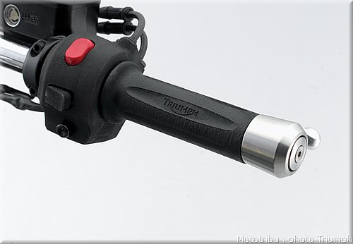 0129_rocket3_touring_heated_grip_kit_022.jpg