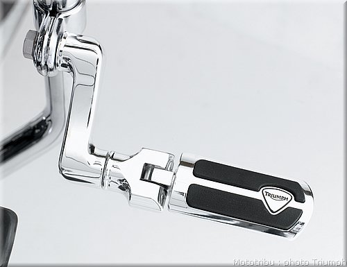 0131_rocket3_touring_highway_pegs_logo_chrome_024.jpg