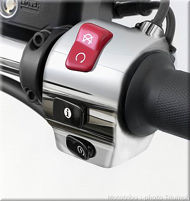 0132_rocket3_touring_housing_switch_kit_chrome_025.jpg