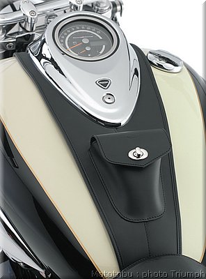 0134_rocket3_touring_leather_fuel_tank_panel_plain_027.jpg
