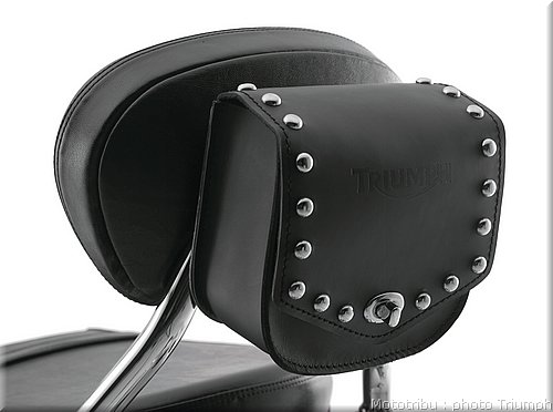 0137_rocket3_touring_leather_sissy_bar_bag_studded_030.jpg