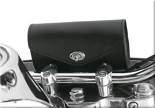 0138_rocket3_touring_leather_windshield_bag_plain_031.jpg