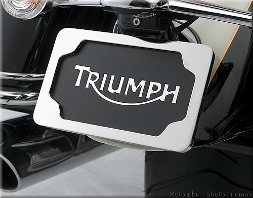 0141_rocket3_touring_licence_plate_frame_chrome_034.jpg