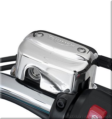 0143_rocket3_touring_master_cylinder_cover_chrome_036.jpg