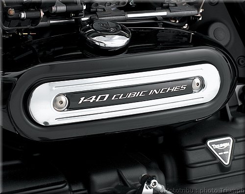 0145_rocket3_touring_oil_tank_embellisher_140_cubic_inches_038.jpg
