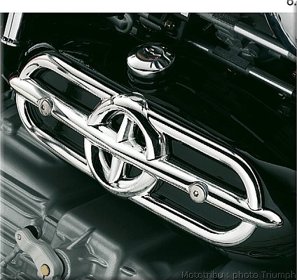 0146_rocket3_touring_oil_tank_embellisher_chrome_039.jpg