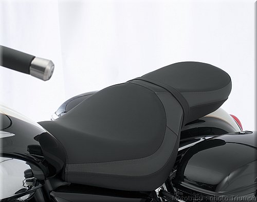 0163_rocket3_touring_seat_gel_dual_056.jpg