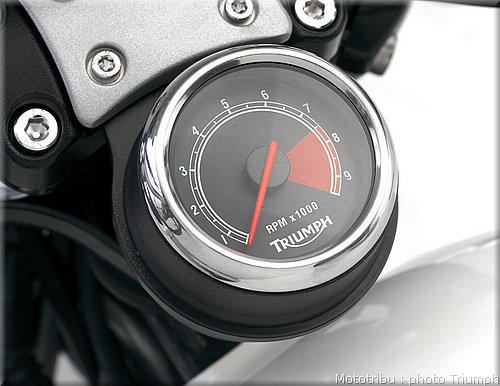 013_scrambler_tacho.jpg