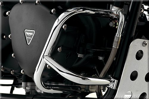 014_scrambler_engine_dresser_bars.jpg