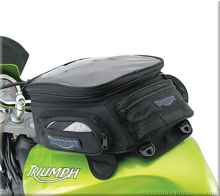 025_street_triple_magnetic_tank_bag_2.jpg