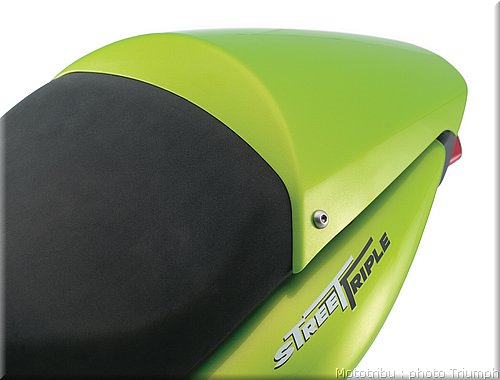 032_street_triple_seat_cowl_colour_coordinated.jpg