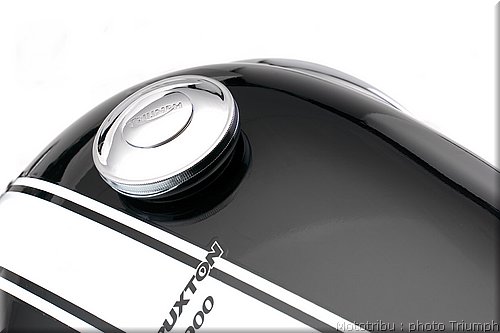 015_thruxton_locking_filler_2.jpg