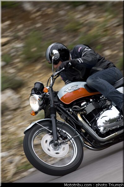 triumph_bonneville_06_2009