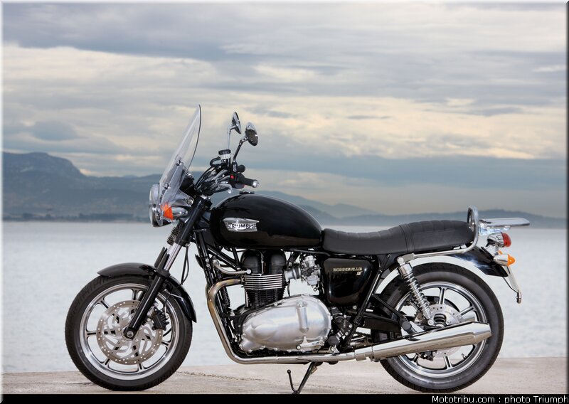 triumph_bonneville_se_7_2009
