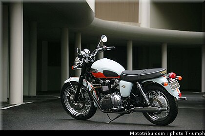 triumph_bonneville_03_2009.jpg