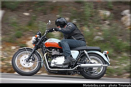 triumph_bonneville_07_2009.jpg
