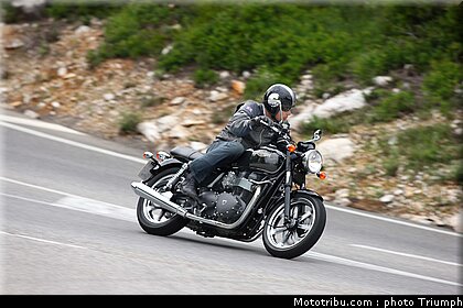 triumph_bonneville_09_2009.jpg