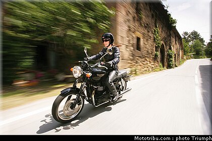 triumph_bonneville_10_2009.jpg