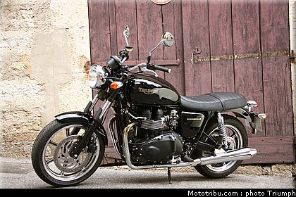 triumph_bonneville_11_2009.jpg
