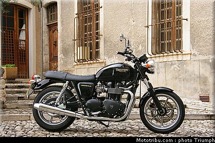 triumph_bonneville_13_2009.jpg